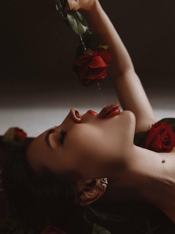 Варечка привлекательная девушка из Старицы цена от 7000 руб