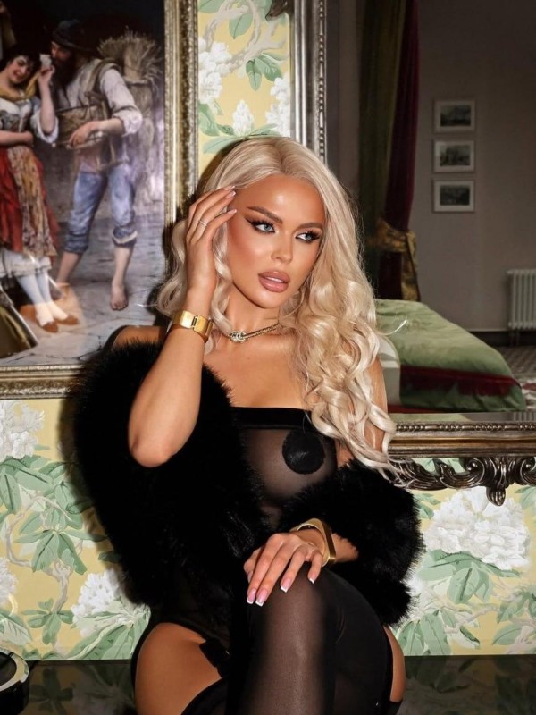 Надежда привлекательная девушка из Старицы цена от 11000 руб